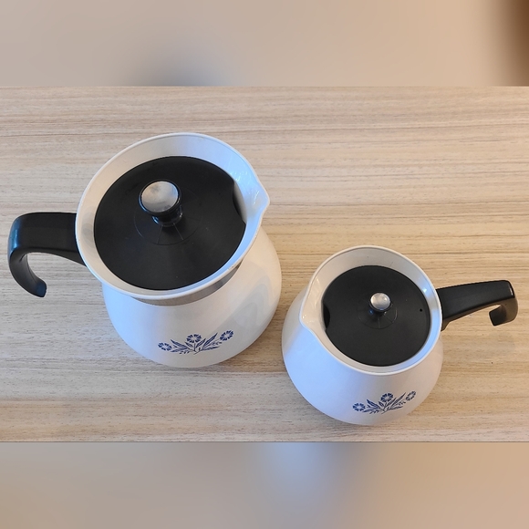 VTG Blue Floral Corningware 2 Qt Coffee Pot & 6 C. Tea Pot Set - Picture 3 of 8